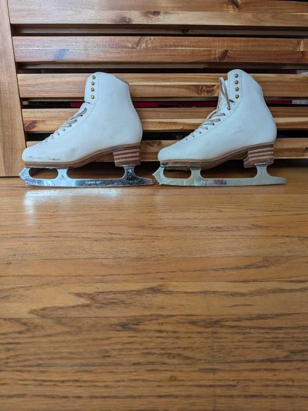 Jackson ULTIMA Freestyle Womens ice skates size 7B